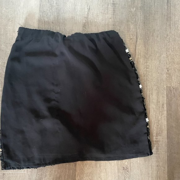 Black and white sequinned mini-skirt, size small - Picture 6 of 8